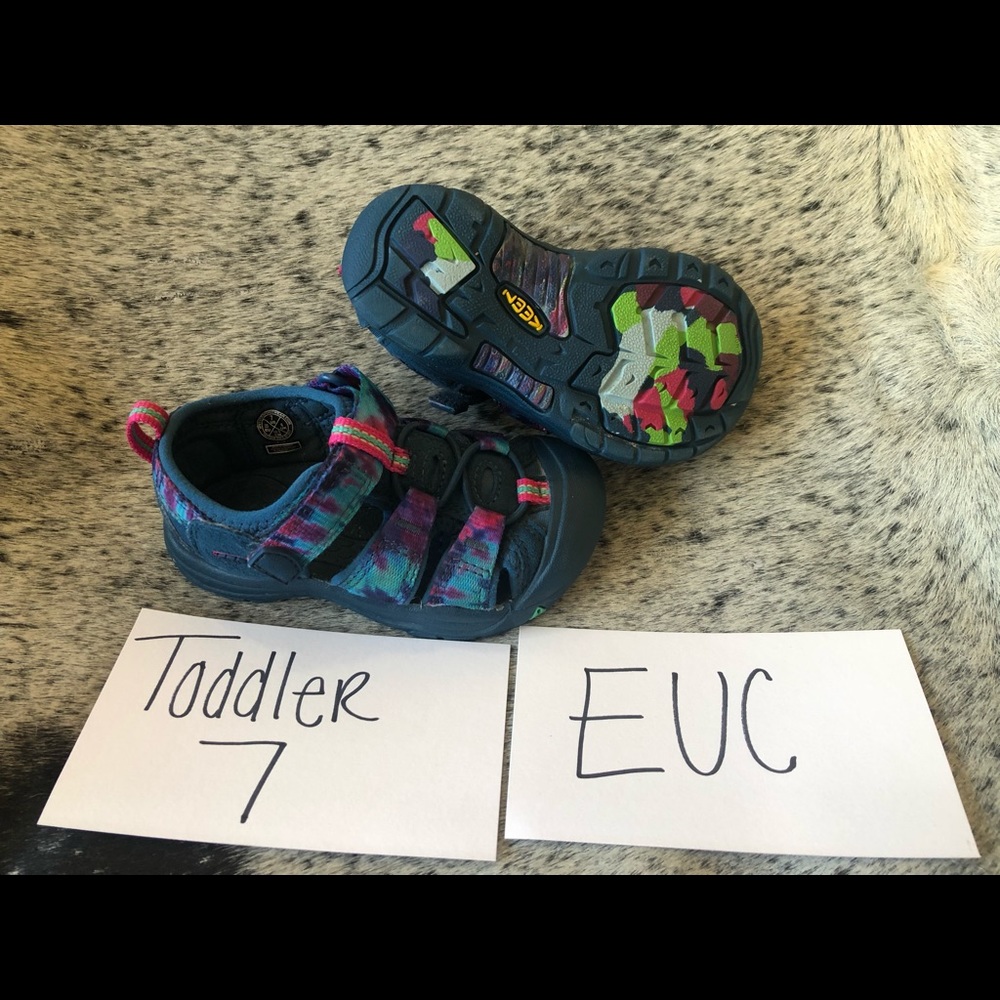NWOT toddler 7 keens